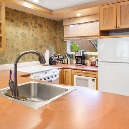 Lotus Suite, 1 Bedroom, Sleeps 4, Pool & Bbq, Pre-Renovation Summer Sale Kihei Exterior photo