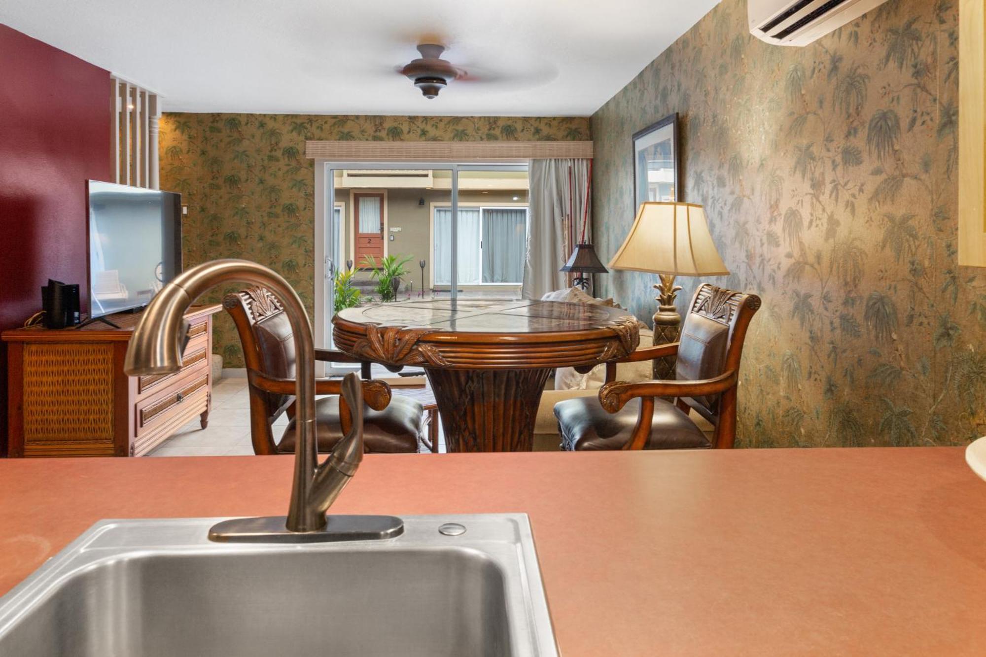 Lotus Suite, 1 Bedroom, Sleeps 4, Pool & Bbq, Pre-Renovation Summer Sale Kihei Exterior photo